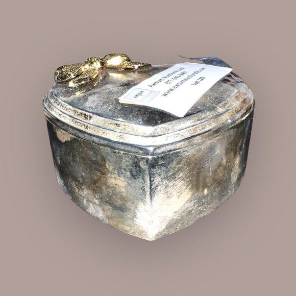 Vintage Silver Plated Heart Trinket Box with Gold Bow - Picture 10 of 13